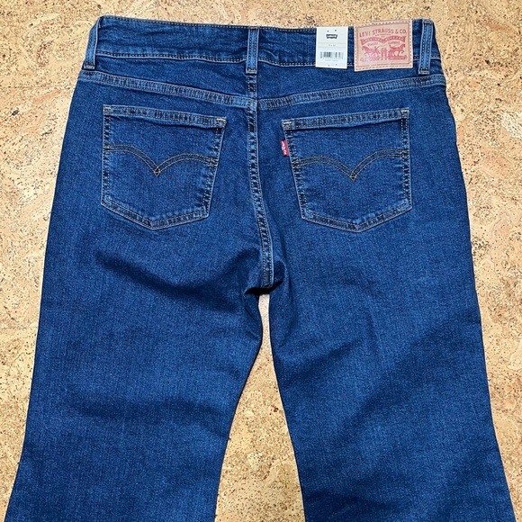 Levi’s Women's Super Low Flare Jean In The Wow Moment Dark Wash NWT Sz 31W X 32L - Picture 7 of 15